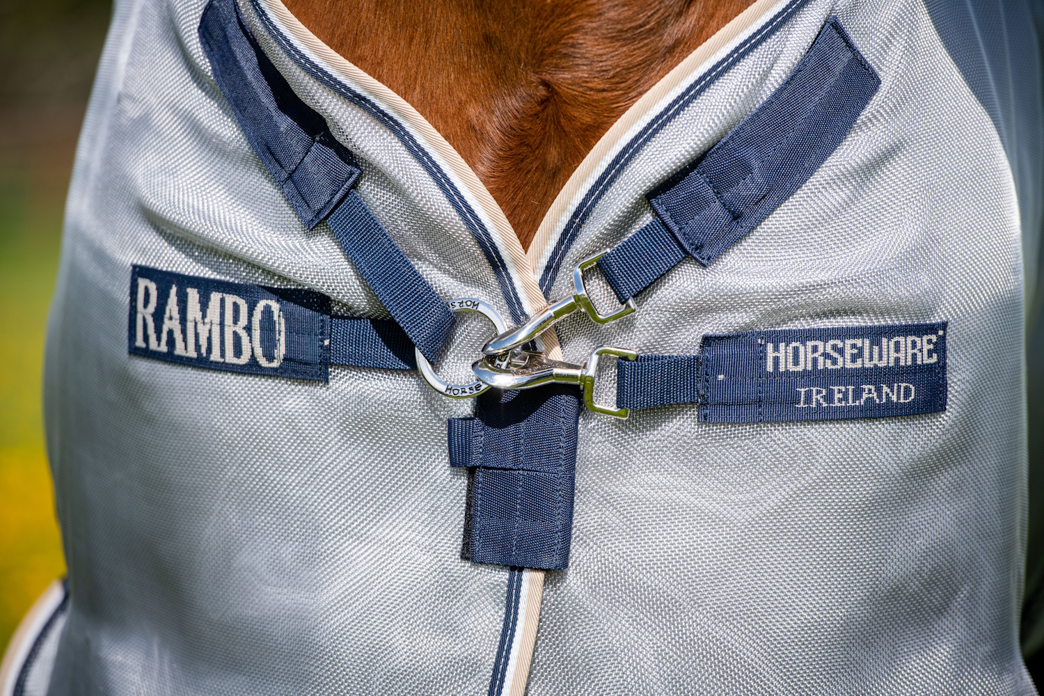 HORSEWARE Fliegendecke und Halsteil Rambo Protector - silver/navy, white & beige - 145 cm - 3